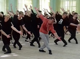 Заслуженный работник культуры РФ Алексей Кузьменко провёл мастер-классы для студентов хореографического отделения Ульяновского колледжа культуры и искусства Заслуженный работник культуры РФ Алексей Кузьменко провёл мастер-классы для студентов хореографического отделения Ульяновского колледжа культуры и искусства