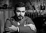 В Ульяновский молодёжный театр на премьеру спектакля по пьесе «С училища» приедет автор В Ульяновский молодёжный театр на премьеру спектакля по пьесе «С училища» приедет автор