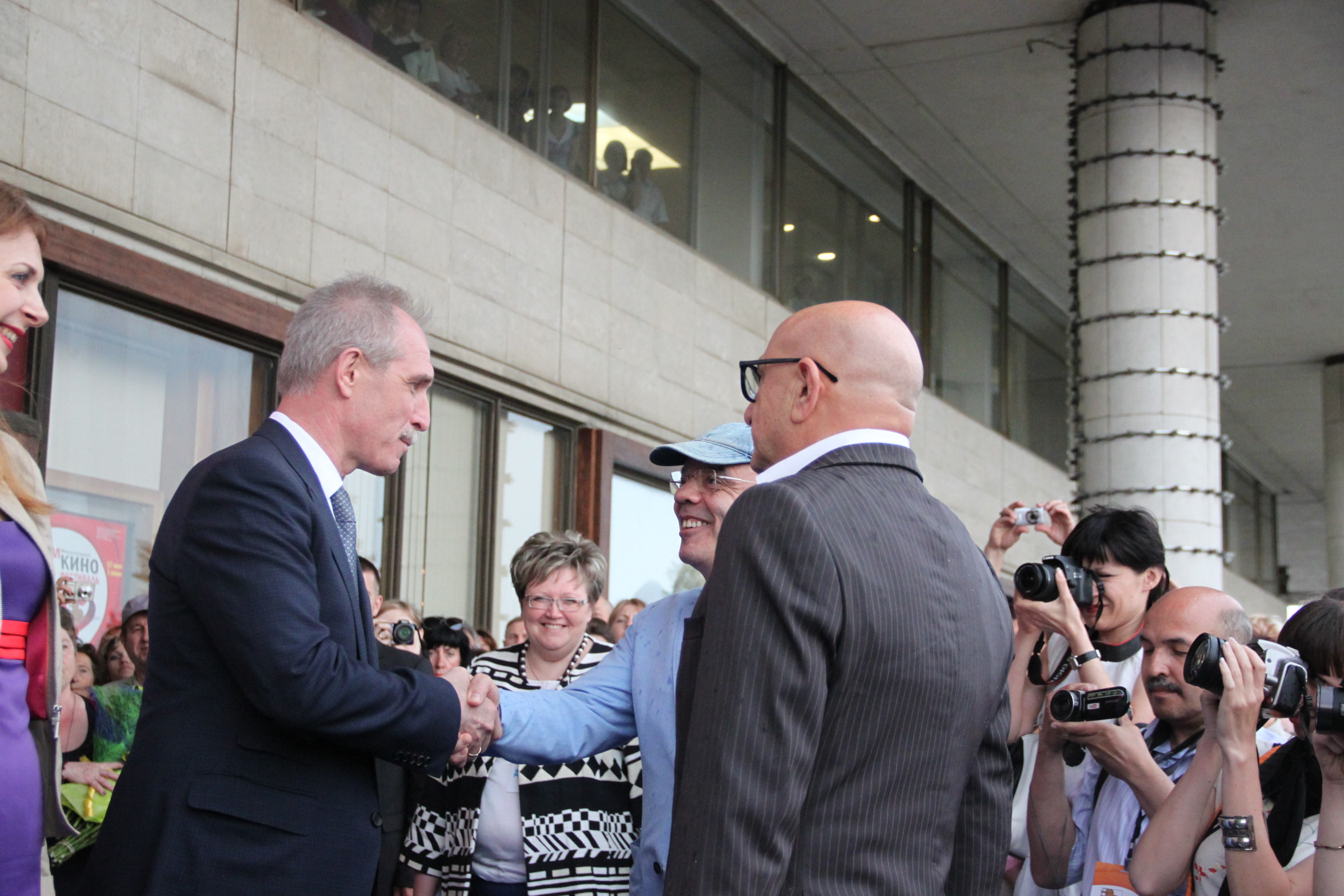 Звездная дорожка. К.А.Райкин и С.И. Морозов в приветствии