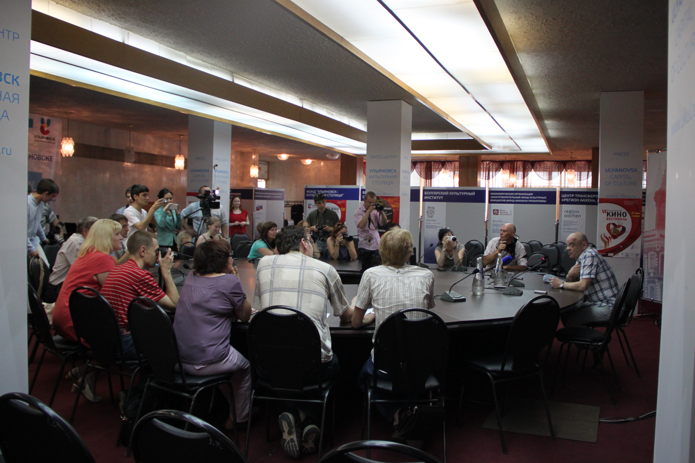 К. Райкин на пресс-подходе в пресс-центре кинофестиваля
