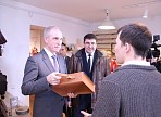 Губернатор Сергей Морозов посетил кожевенную мастерскую Handsel в «Квартале»