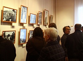 Фотовыставка Евгения Евтушенко «Людей неинтересных в мире нет» в Музее изобразительного искусства ХХ-ХХI вв. открыта