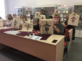 Ульяновцы научились рисовать счастье на эко-сумках